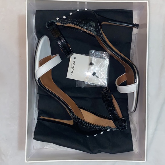 Givenchy Nadia Laced bicolor sandal - Picture 4 of 4